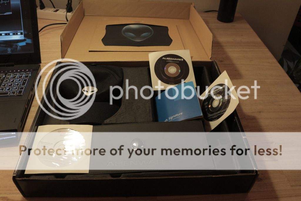 Alienware M17x-R2 | intel core i7-740Q | Ram 8gb | SSD 120gb và HDD 500gb | 2gb VGA (Fullbox) - 9